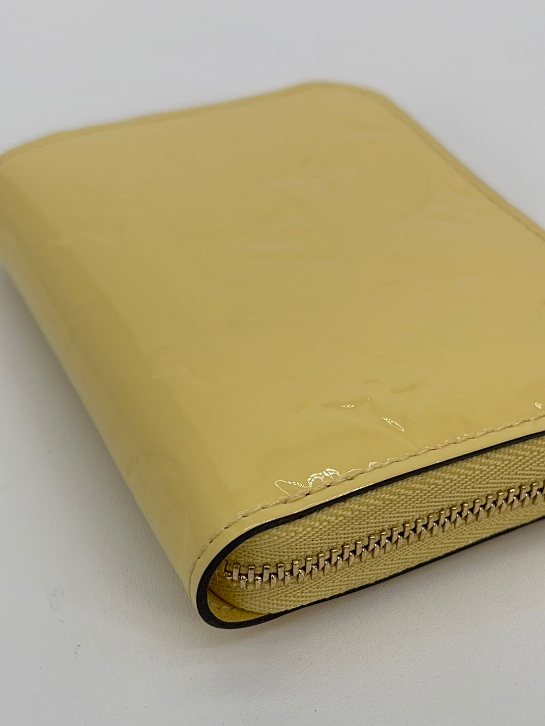 PRELOVED Louis Vuitton Yellow Vernis Zippy Coin Purse TS5103 040123 –  KimmieBBags LLC