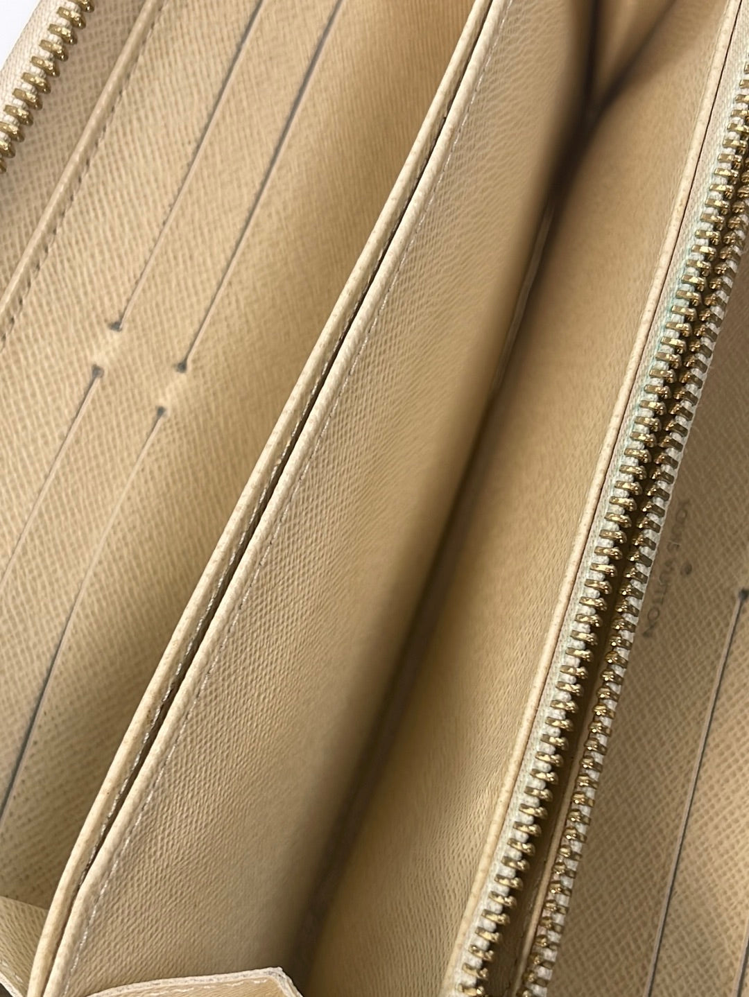 Louis Vuitton Zippy Wallet White Cloth ref.773072 - Joli Closet