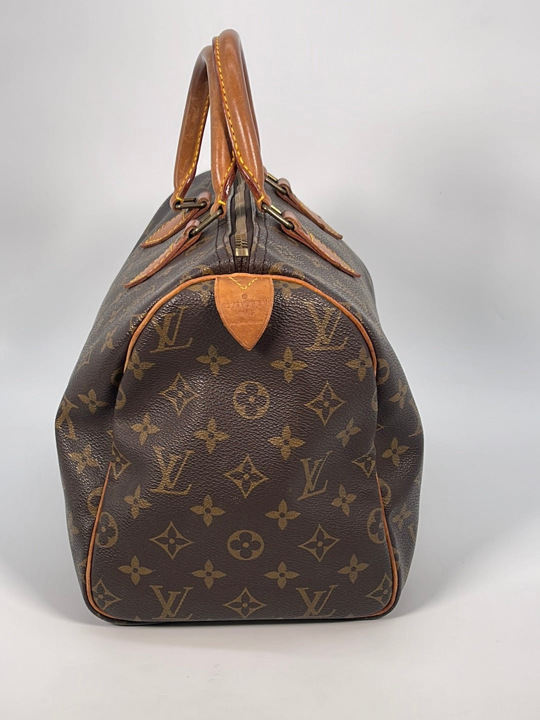 LOUIS VUITTON. Speedy bag, in monogram fabric and navy b…