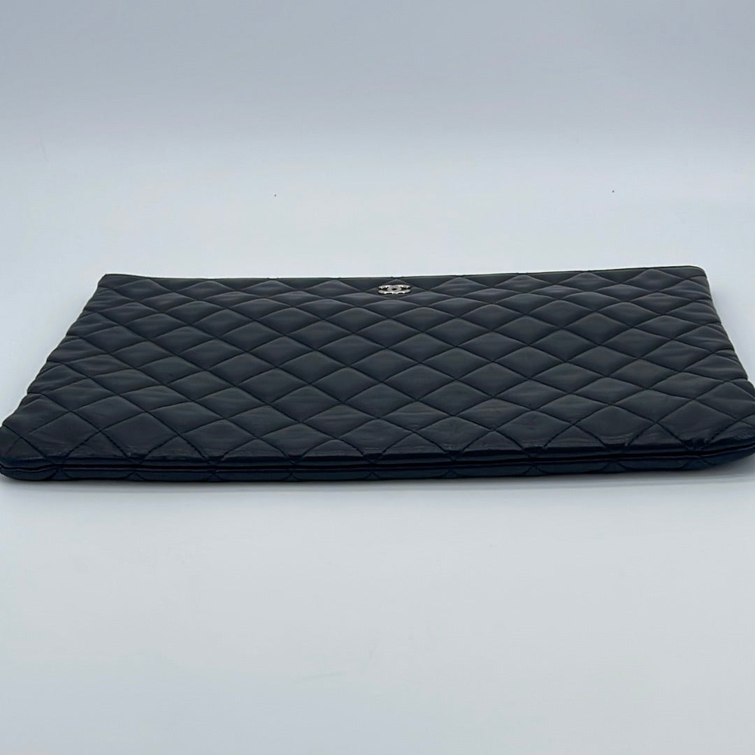 Sold at Auction: Chanel Shiny Black Lambskin Flap Clutch w/ Chain 2020