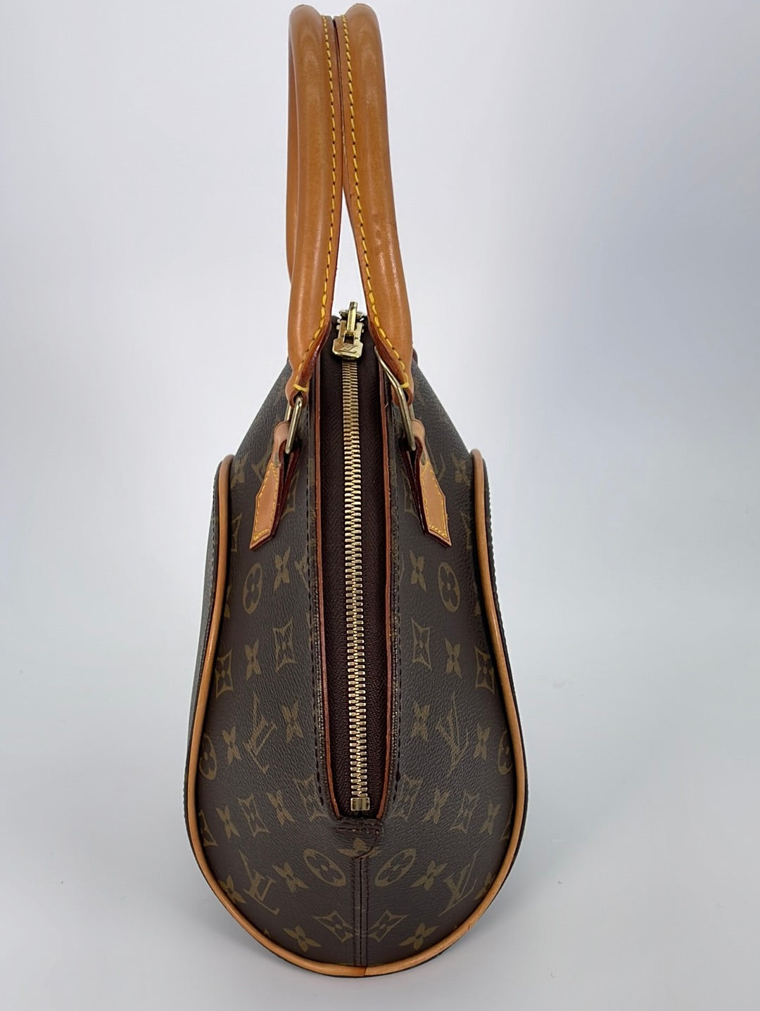 Preloved Louis Vuitton Ellipse PM Monogram Bag MI0071 030723 – KimmieBBags  LLC