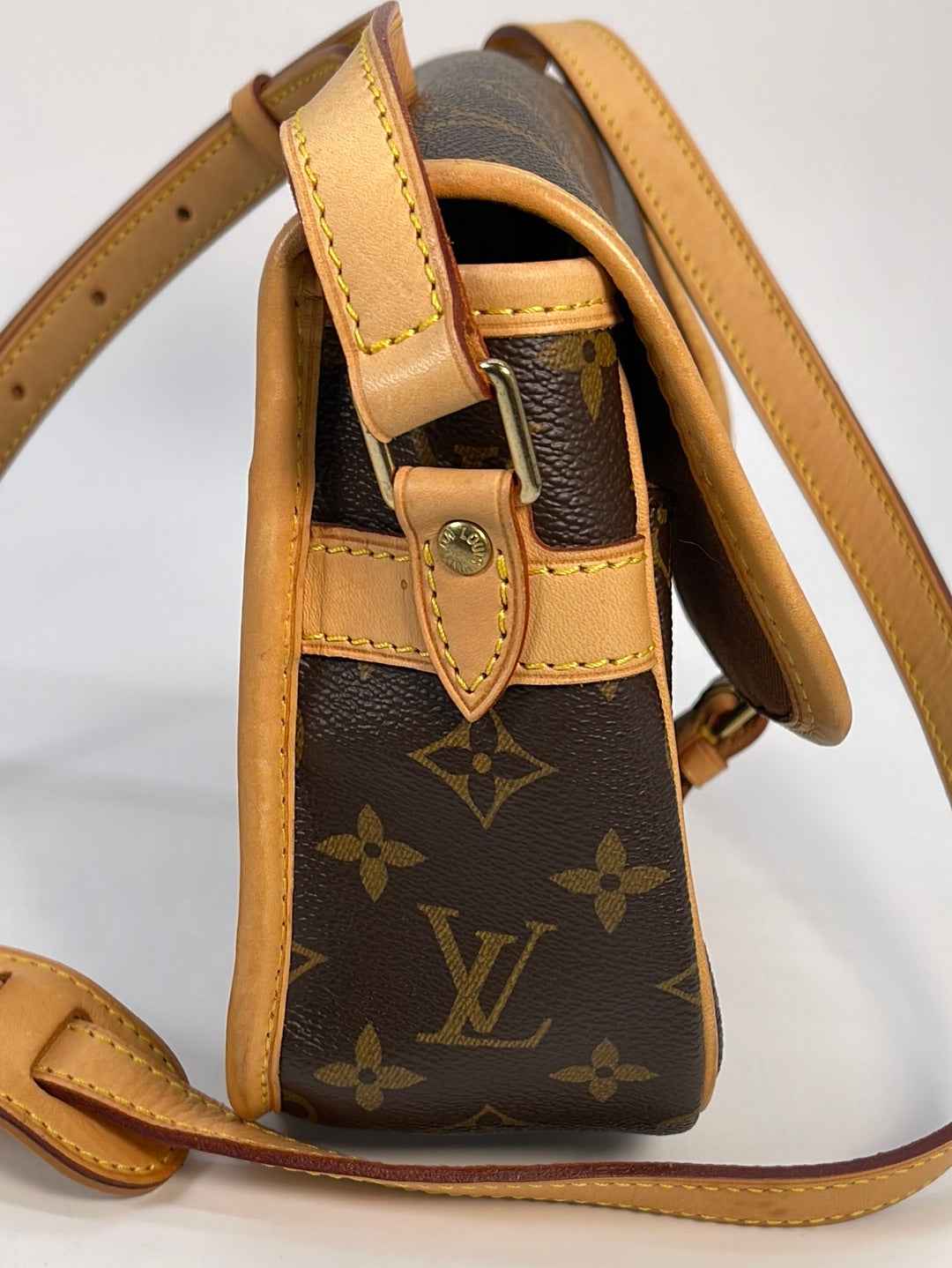 LOUIS VUITTON Sologne monogram canvas crossbody bag – Vintage Carwen