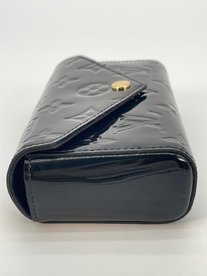 PRELOVED Louis Vuitton Amarante Vernis Monogram Sarah Compact Noir 8B86XWM 032323
