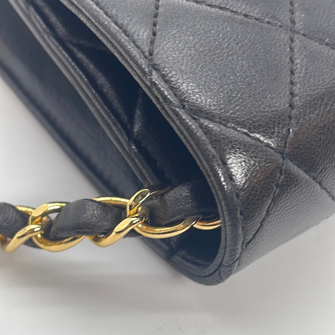 Vintage Chanel Quilted Matelasse 25 CC Logo Push Lock Lambskin Chain Shoulder Bag 021323
