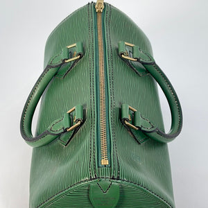 Wilshire leather handbag Louis Vuitton Green in Leather - 29917183