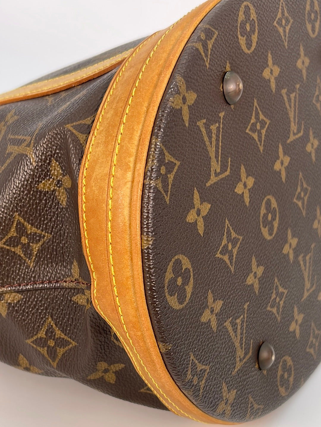 LOUIS VUITTON Monogram Bucket GM Shoulder Bag DK2038 – LuxuryPromise