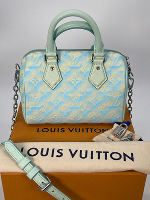 LIKE NEW) Limited Edition Louis Vuitton Monogram Speedy 20