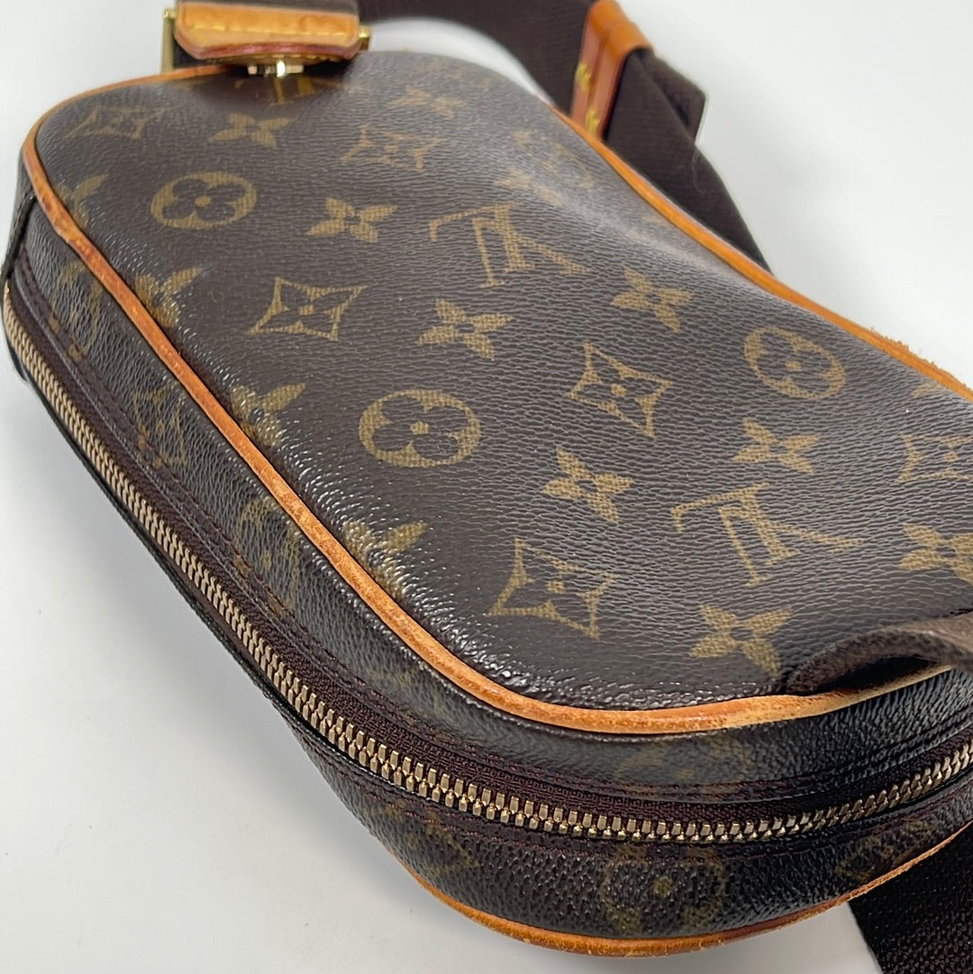 Authentic LOUIS VUITTON Pochette Gange Monogram Crossbody Shoulder Bag VG