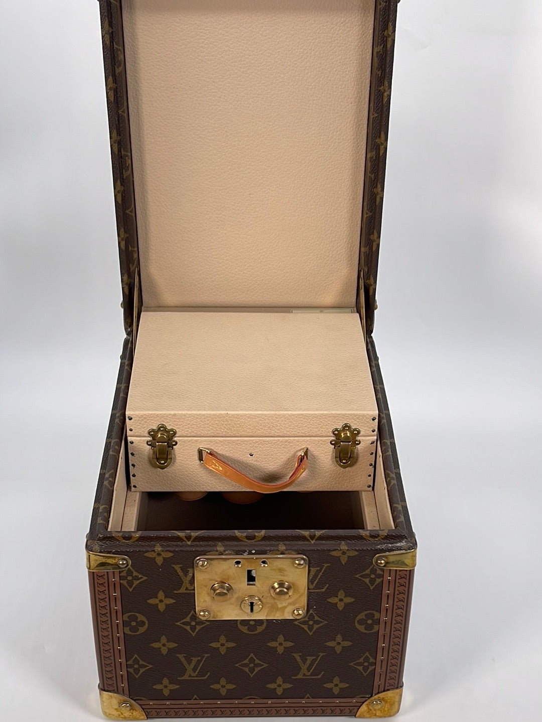 Louis Vuitton Boîte à flacons vanity case in monogram canvas and natural  leather