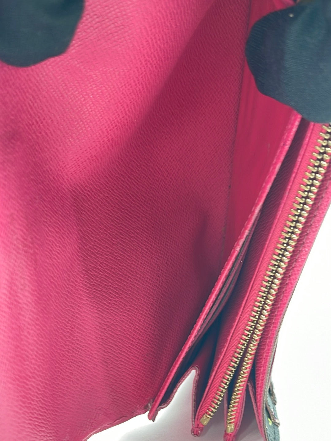 Louis Vuitton Plat bag in brown Monogram canvas customized Calimero & The  Champagne Bubbles Cloth ref.323468 - Joli Closet