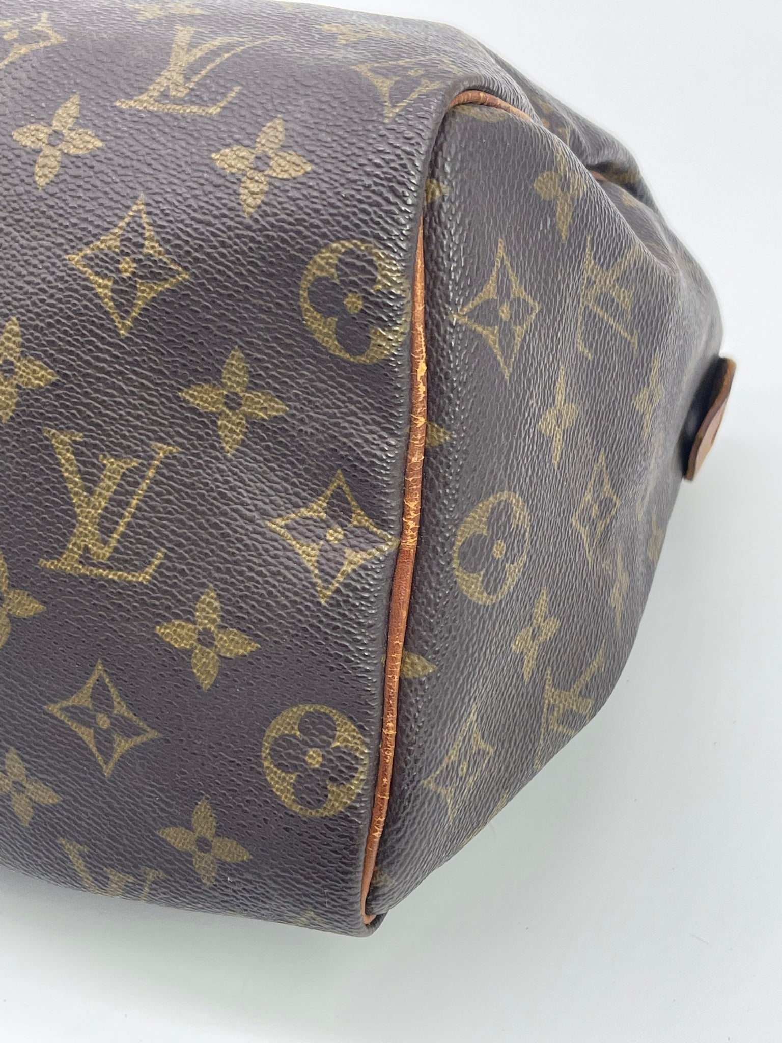 PRELOVED Louis Vuitton Speedy 25 Monogram Bag 891FC 090822