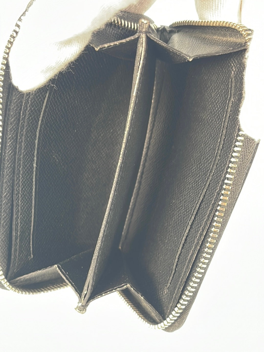 PRELOVED Louis Vuitton Black Taiga Mini Zippy Wallet MI2129 032323