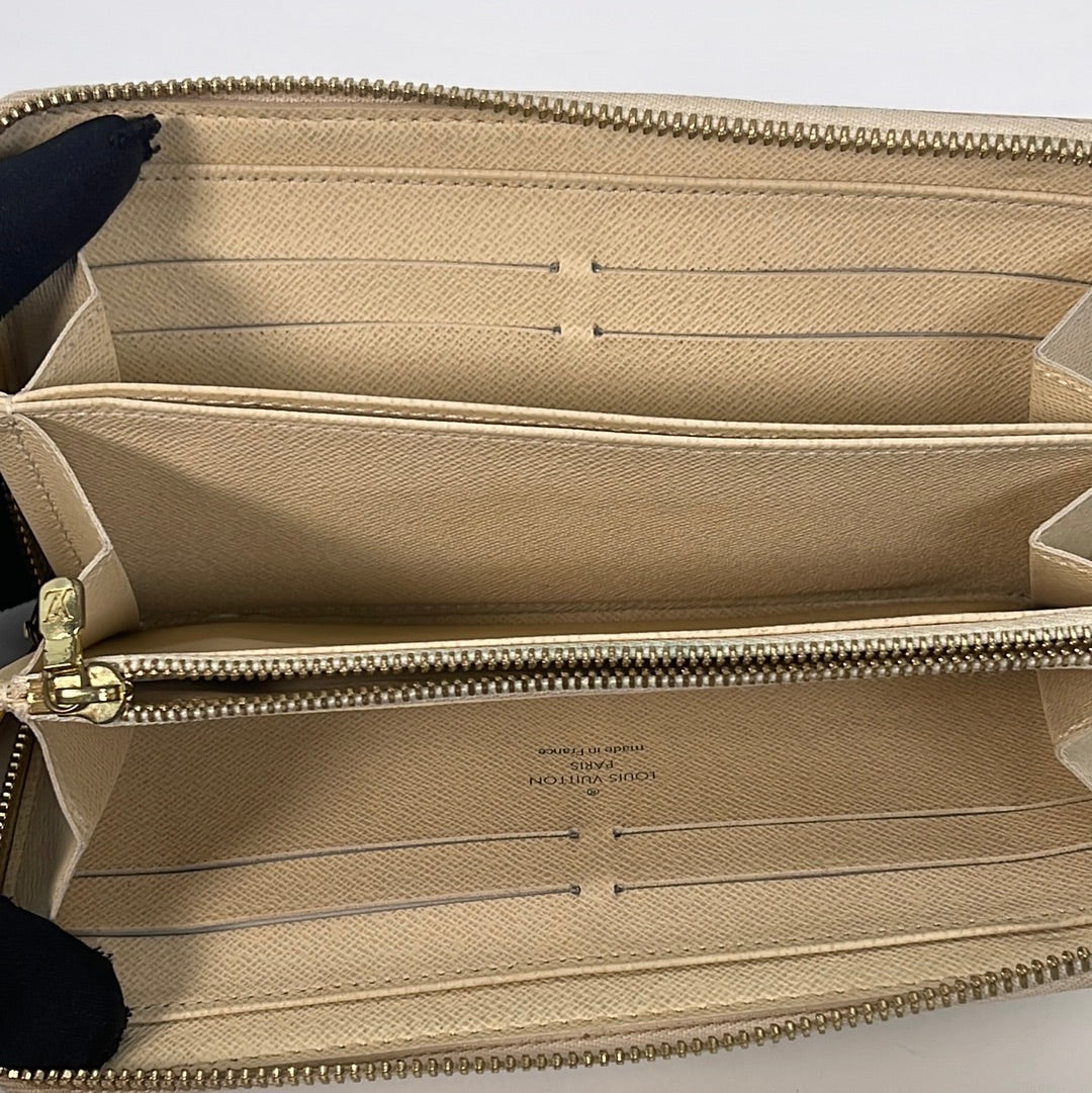 Zippy Louis Vuitton Damier Azur Key Cles Coin Wallet White Leather  ref.544727 - Joli Closet