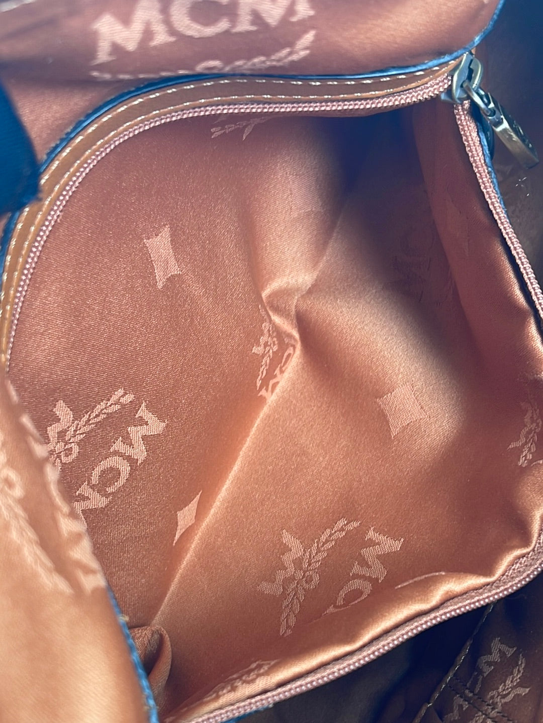 Hand bag MCM made in Korea original full leather