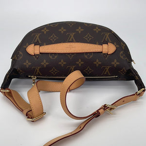 ✨NEW ARRIVAL✨ Louis Vuitton Monogram Bum Bag $4,200.00 Microchipped Material:  Monogram Hardware: Gold-tone Colour: Brown Size: 7”L x…