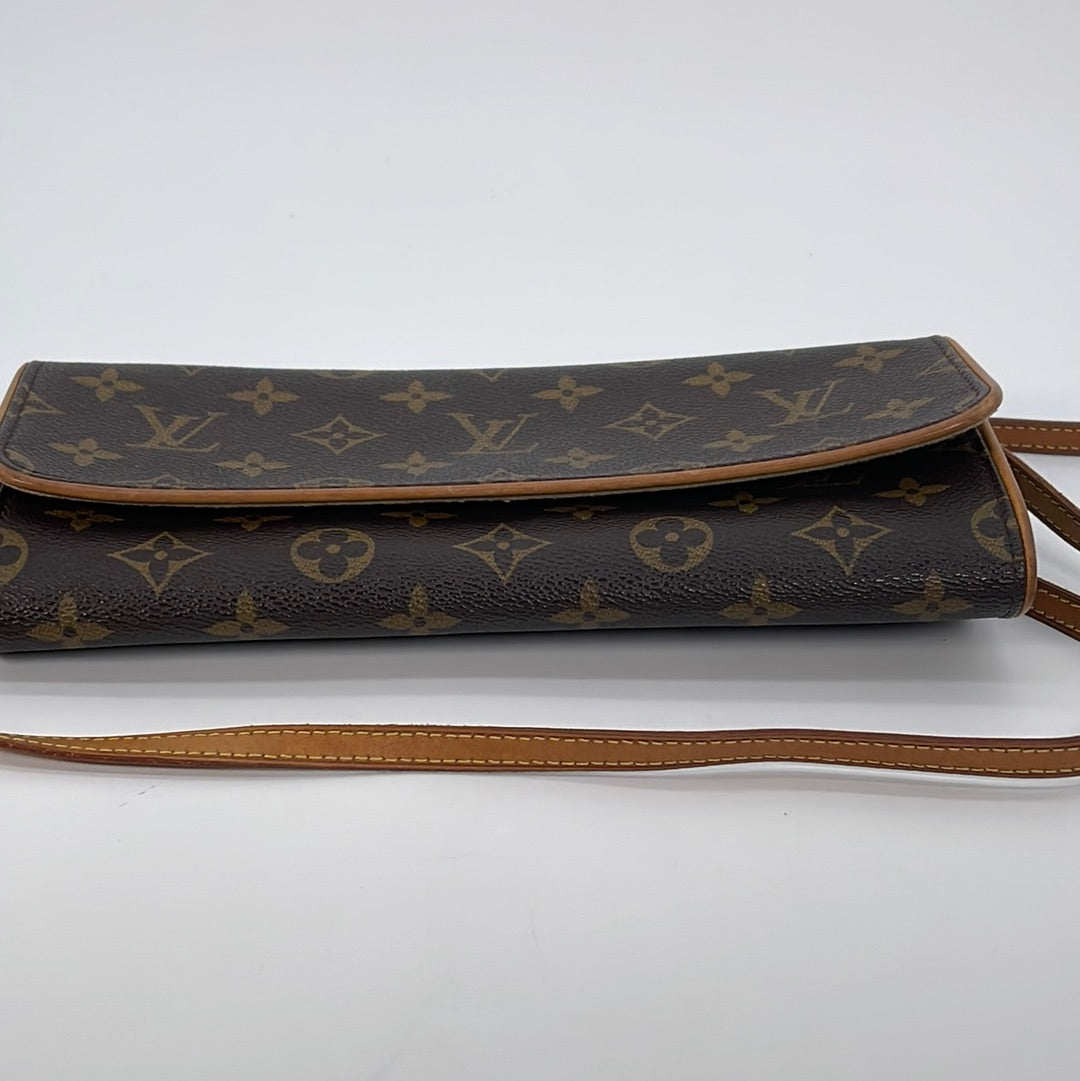 ♻️previously owned Louis Vuitton Pochette twin Gm crossbody $675