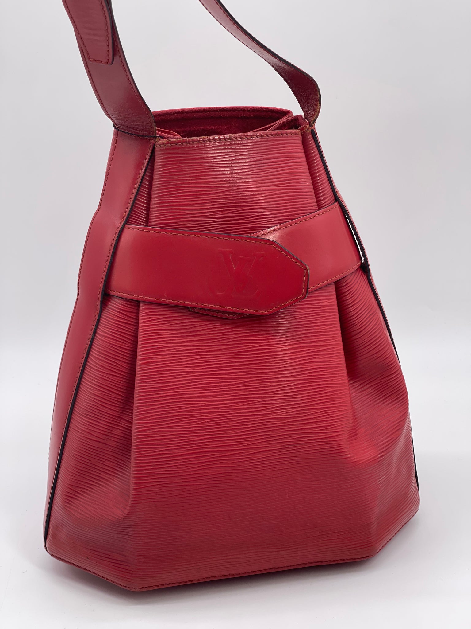 Vintage Louis Vuitton Sac D'epaule PM Red Epi Leather Shoulder Bag For Sale  at 1stDibs